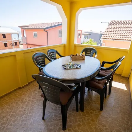 Apartments Pavic Vir Exterior photo