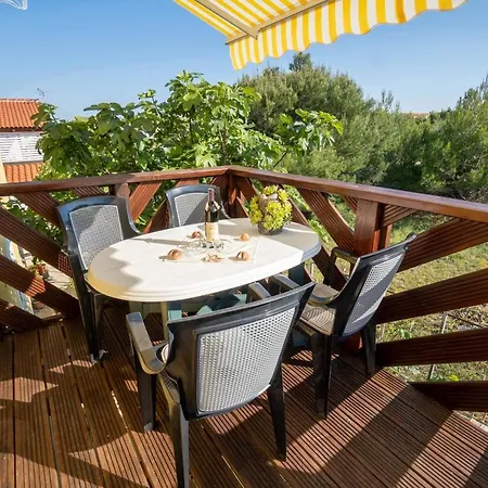 Apartments Pavic Vir Exterior photo